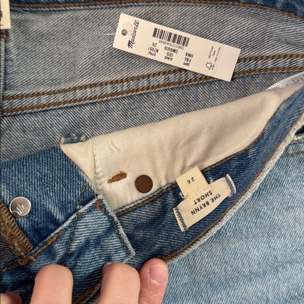 Madewell Light Wash Brynn Shorts Size 26 NWT Distressed - Picture 4 of 4